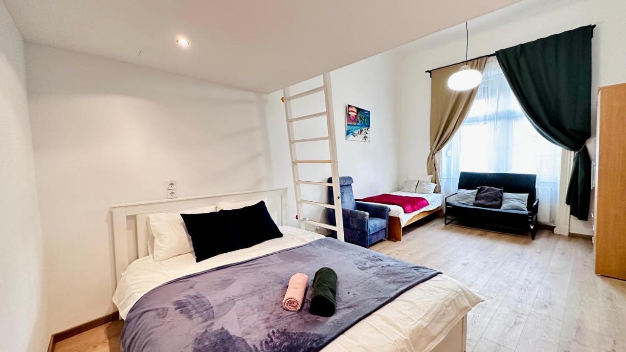 Jozsef 18 Apartment - 5 Mins To New York Cafe — Photos 2