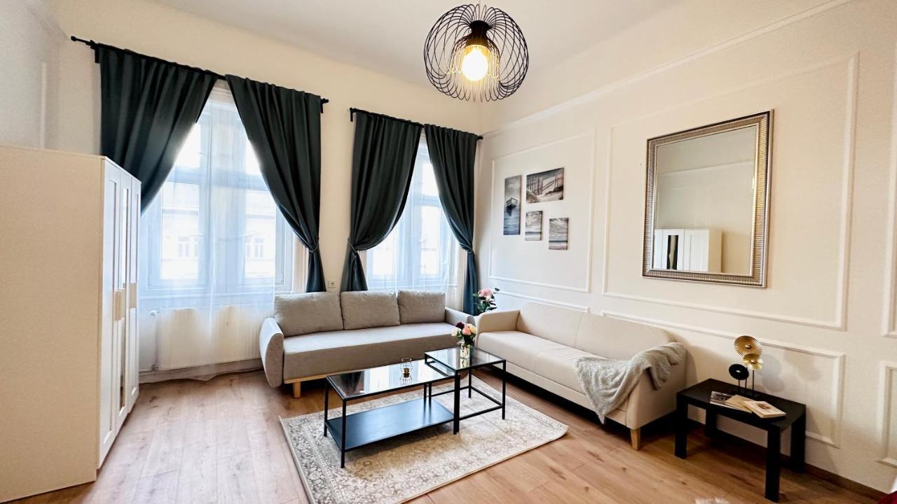 Jozsef 18 Apartment - 5 Mins To New York Cafe — Photos 3